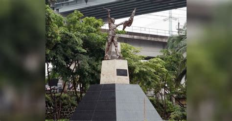 The 'Unang Sigaw' monument in Balintawak .
